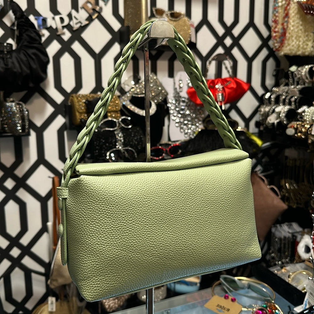 Crossbody handbag with two straps can be handheld
